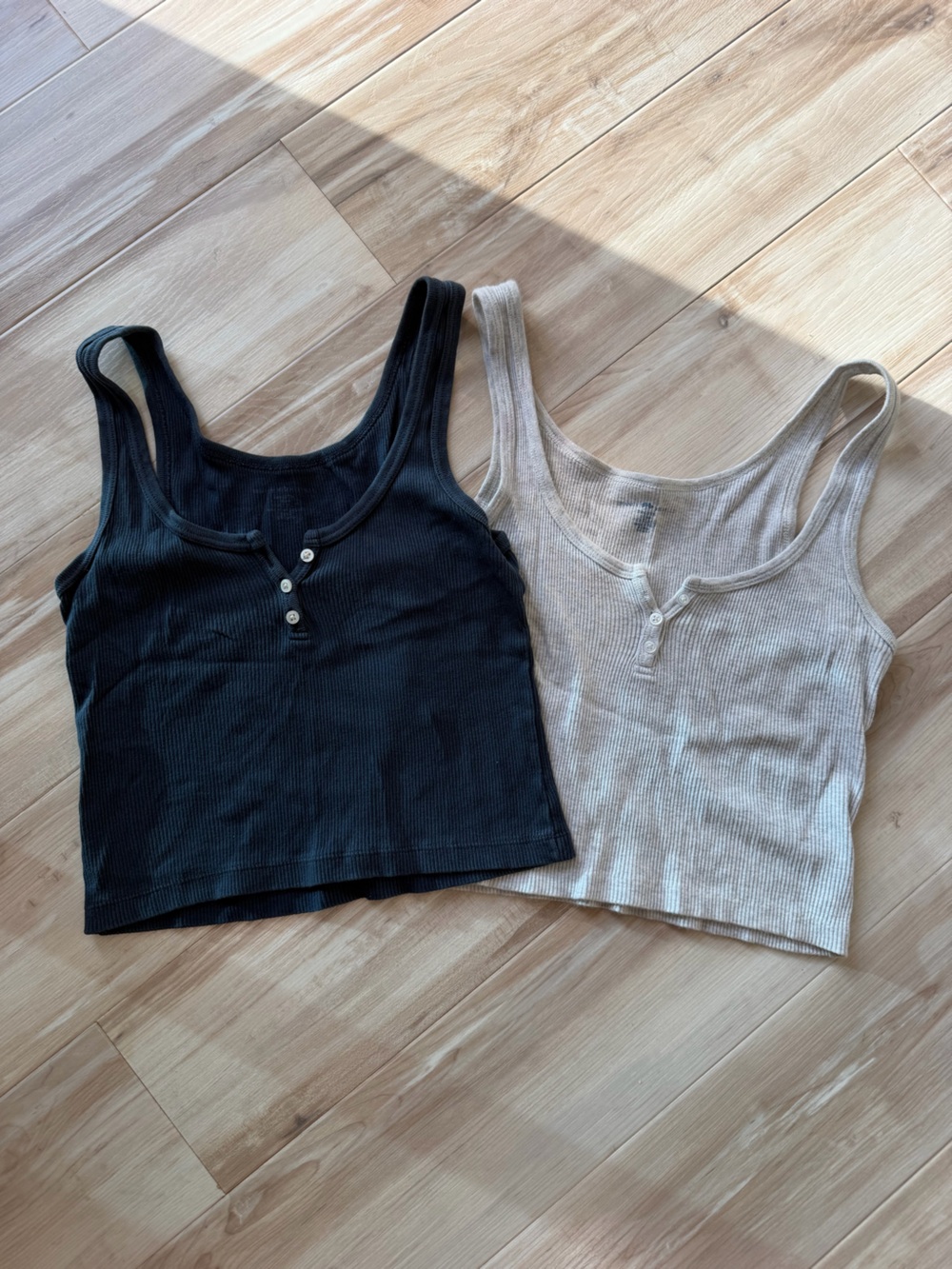 Brandy Melville Crop Tank Tops